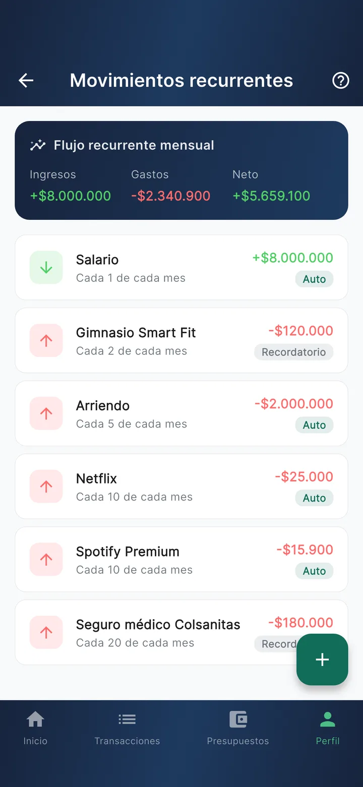 Lista de movimientos recurrentes con el flujo mensual arriba (ingresos, gastos, neto) y cada movimiento con su badge Auto o Recordatorio.